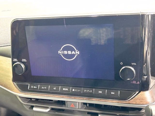 Nissan Aura