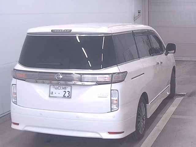 NISSAN ELGRAND