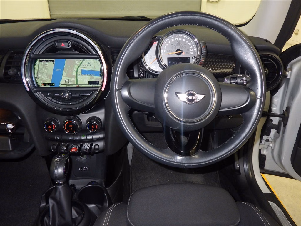 MINI HATCH