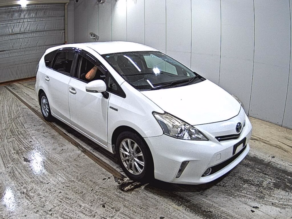 TOYOTA PRIUS ALPHA