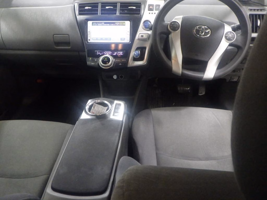 TOYOTA PRIUS ALPHA