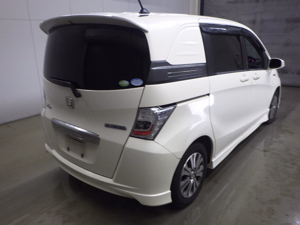 HONDA FREED SPIKE