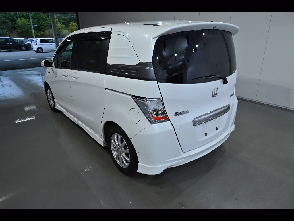 HONDA FREED SPIKE