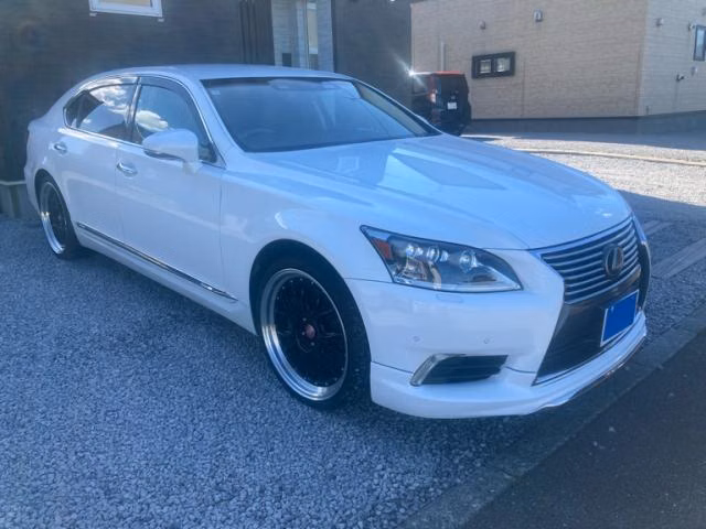 LEXUS LS600H