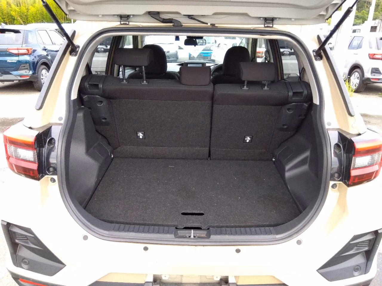 DAIHATSU ROCKY