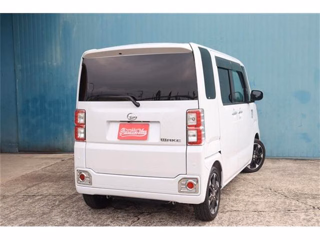 DAIHATSU WAKE