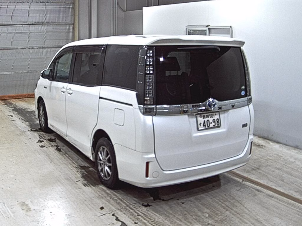 TOYOTA VOXY