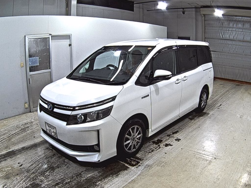 TOYOTA VOXY