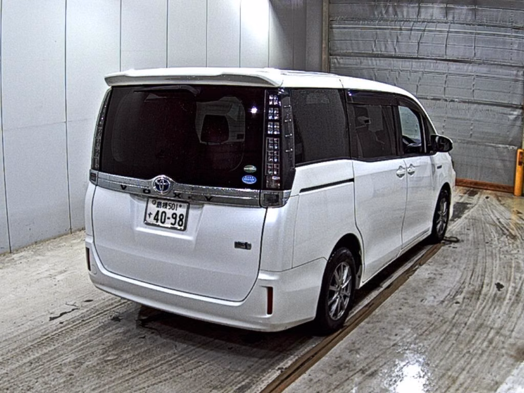 TOYOTA VOXY