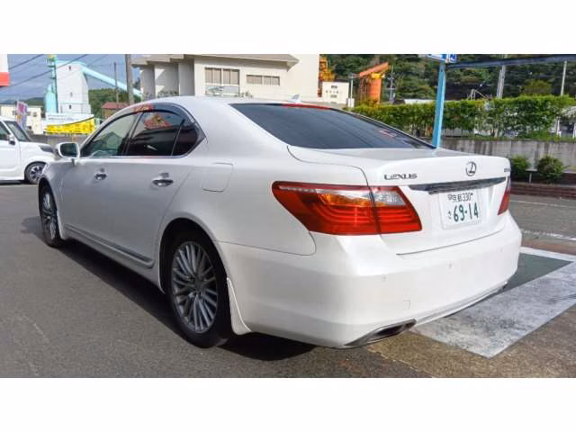 Lexus LS460