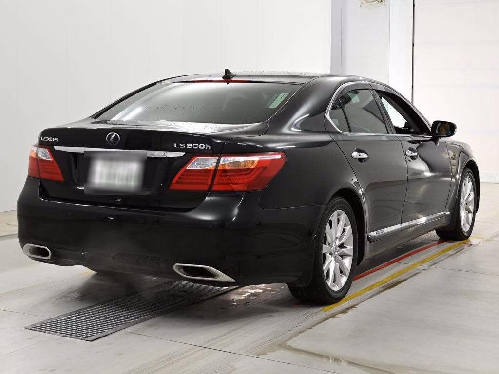 LEXUS LS600H