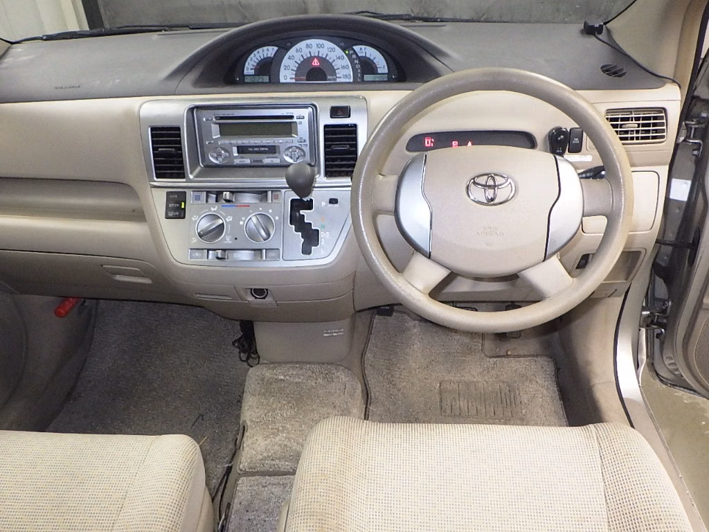 TOYOTA RAUM