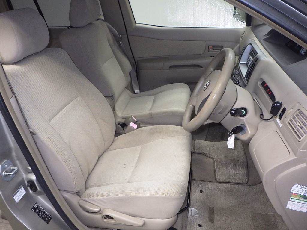 TOYOTA RAUM