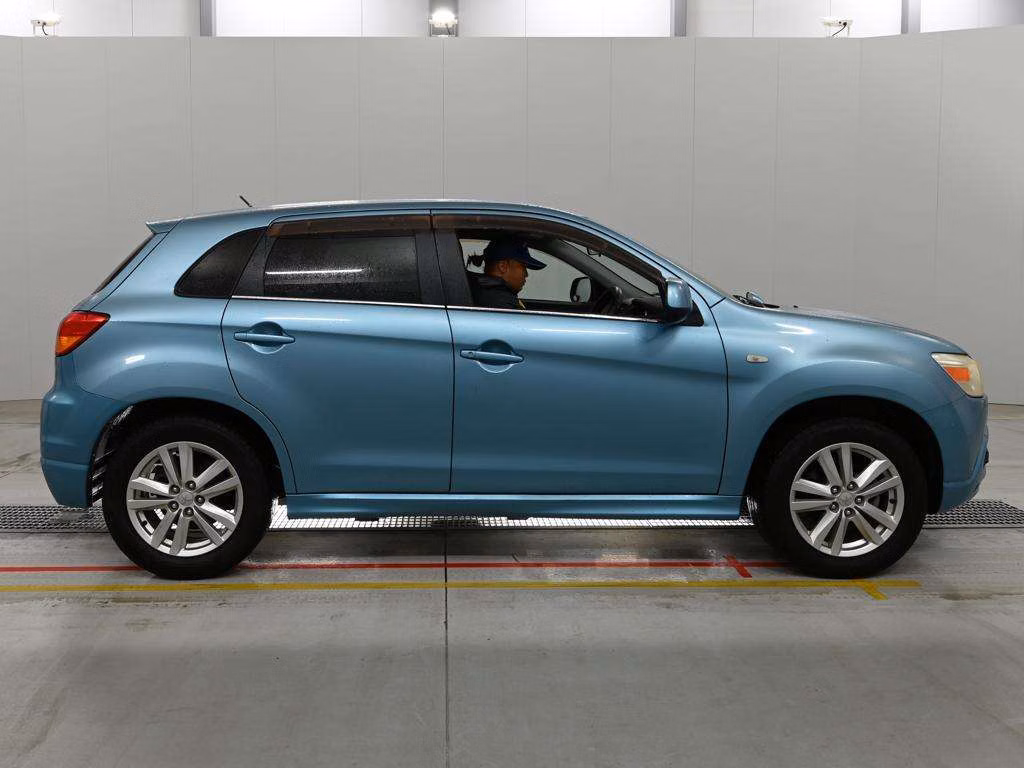 MITSUBISHI RVR