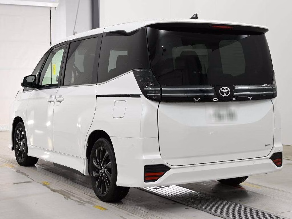 TOYOTA VOXY