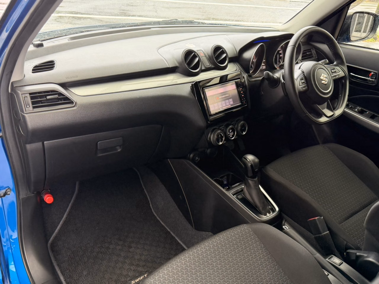 SUZUKI SWIFT