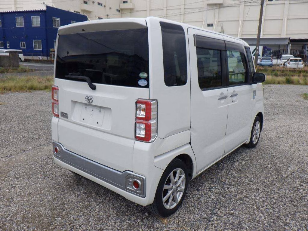 TOYOTA PIXIS MEGA