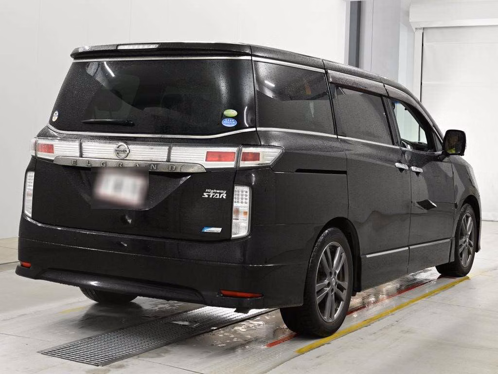 NISSAN ELGRAND