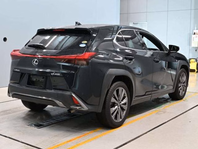 Lexus UX200