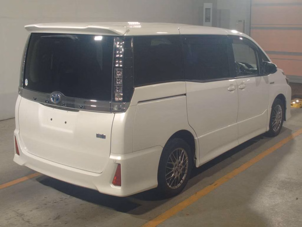 TOYOTA VOXY