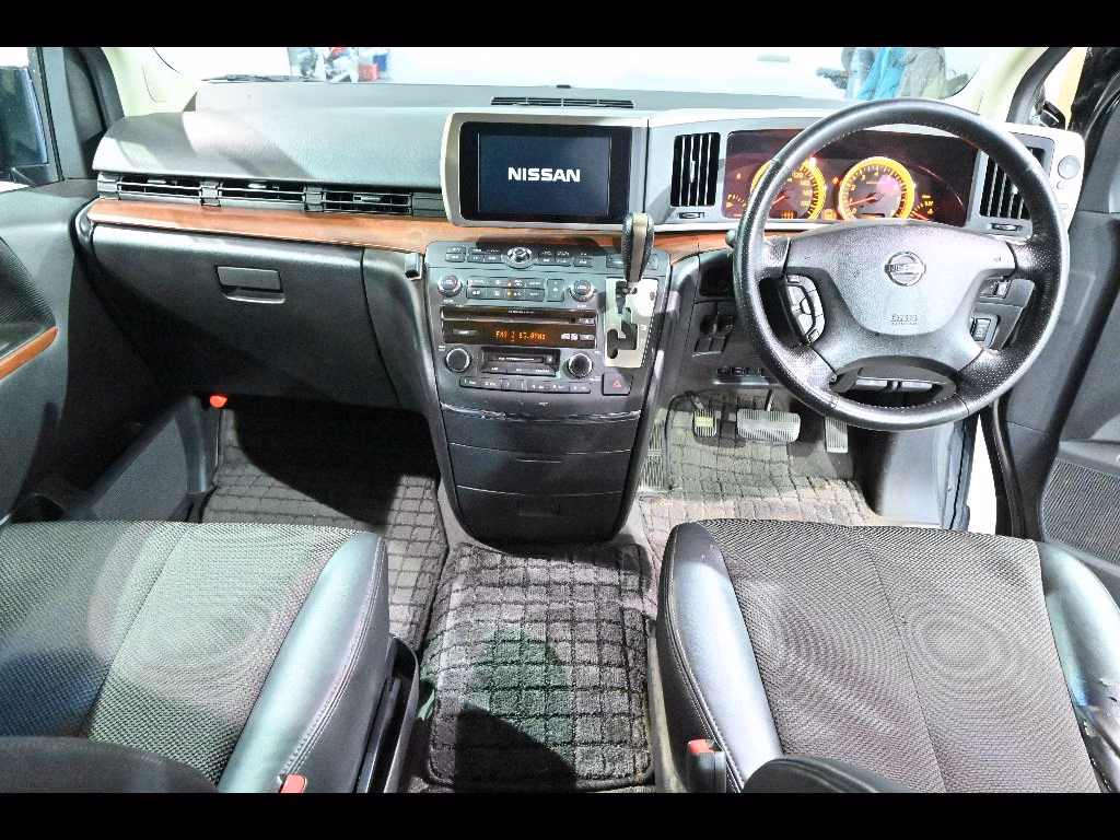 NISSAN ELGRAND