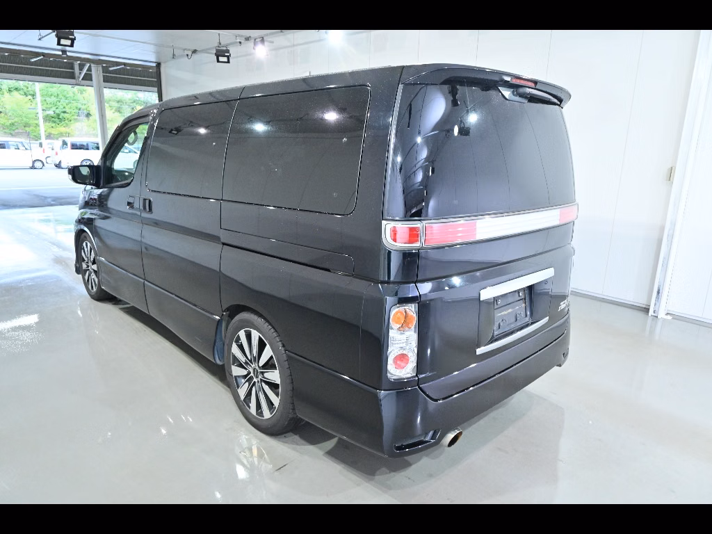 NISSAN ELGRAND