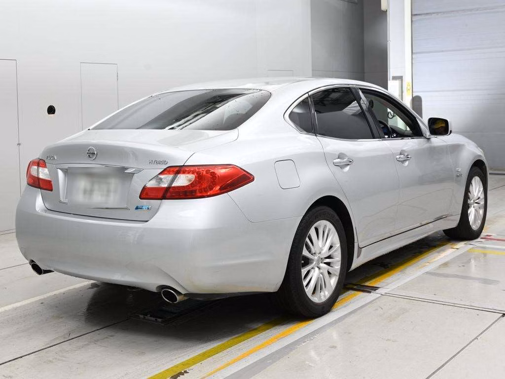 NISSAN FUGA