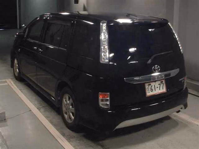 TOYOTA ISIS