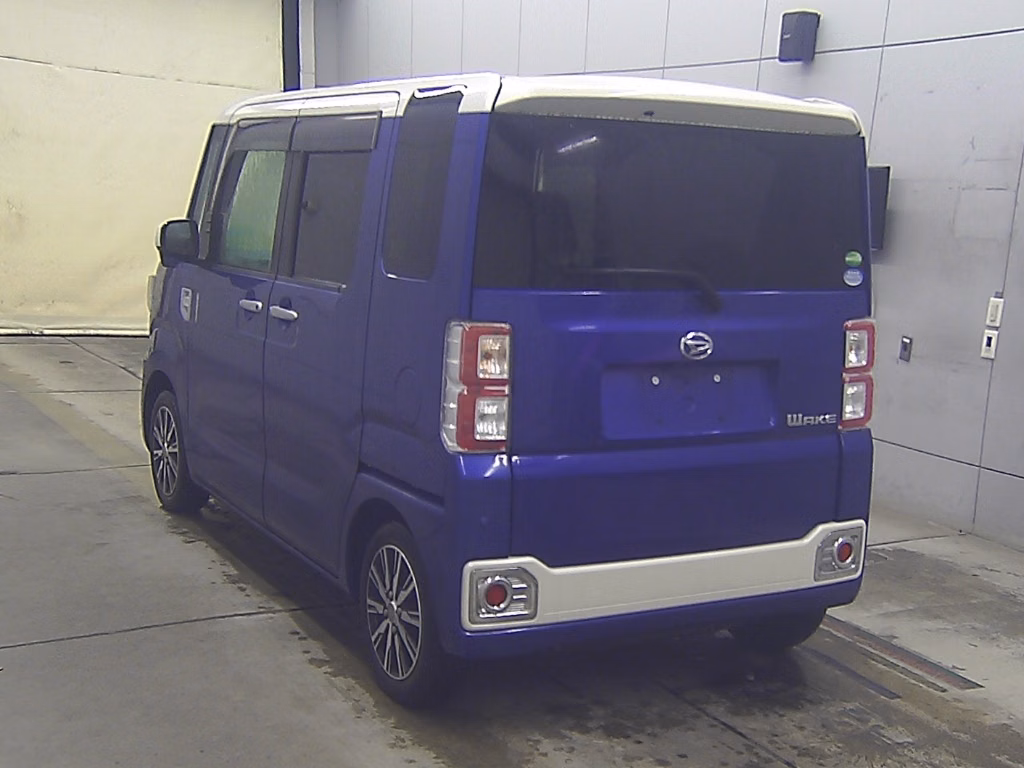 DAIHATSU WAKE