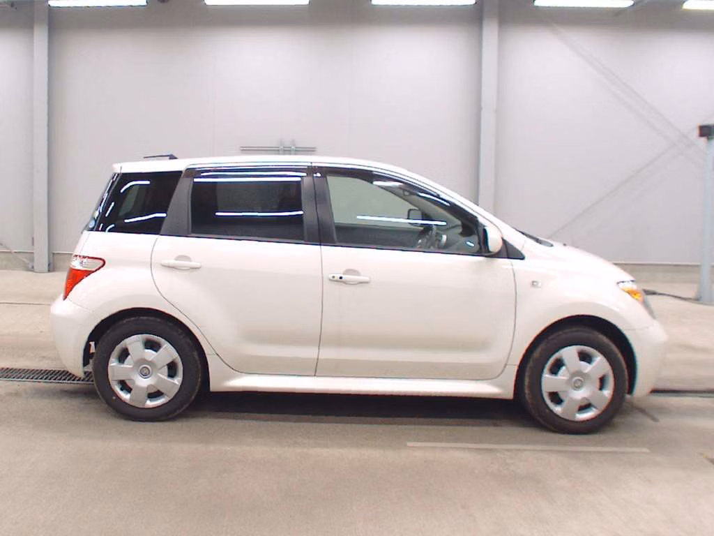 TOYOTA IST