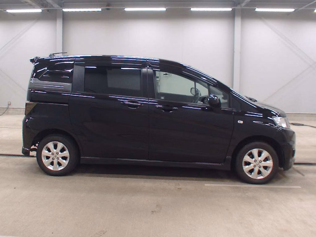 HONDA FREED SPIKE