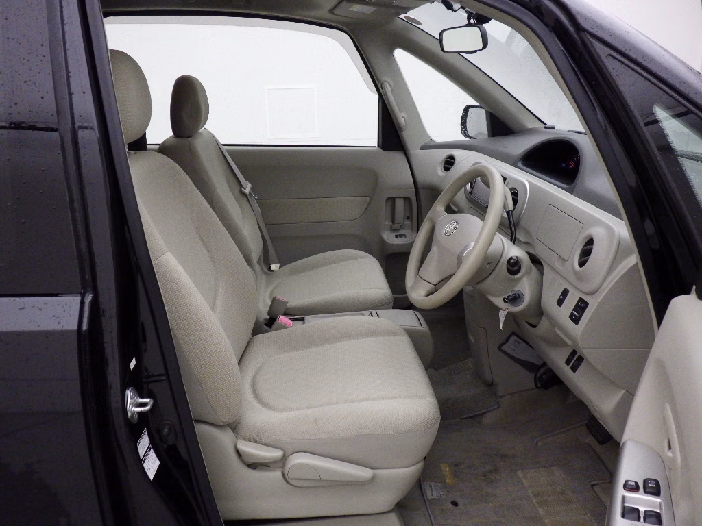 TOYOTA PORTE