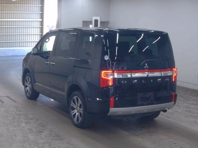 Mitsubishi Delica D:5