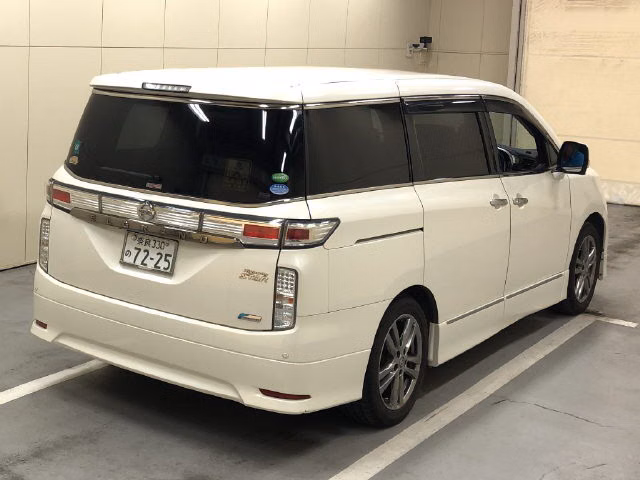 NISSAN ELGRAND