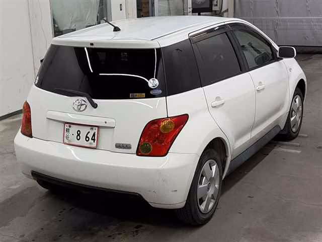 TOYOTA IST