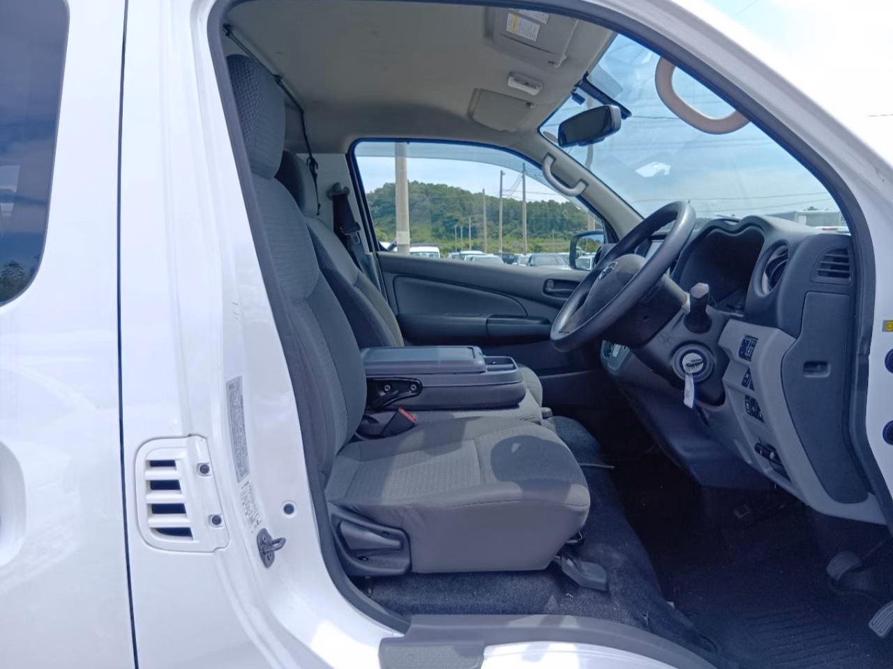 NISSAN NV350 CARAVAN