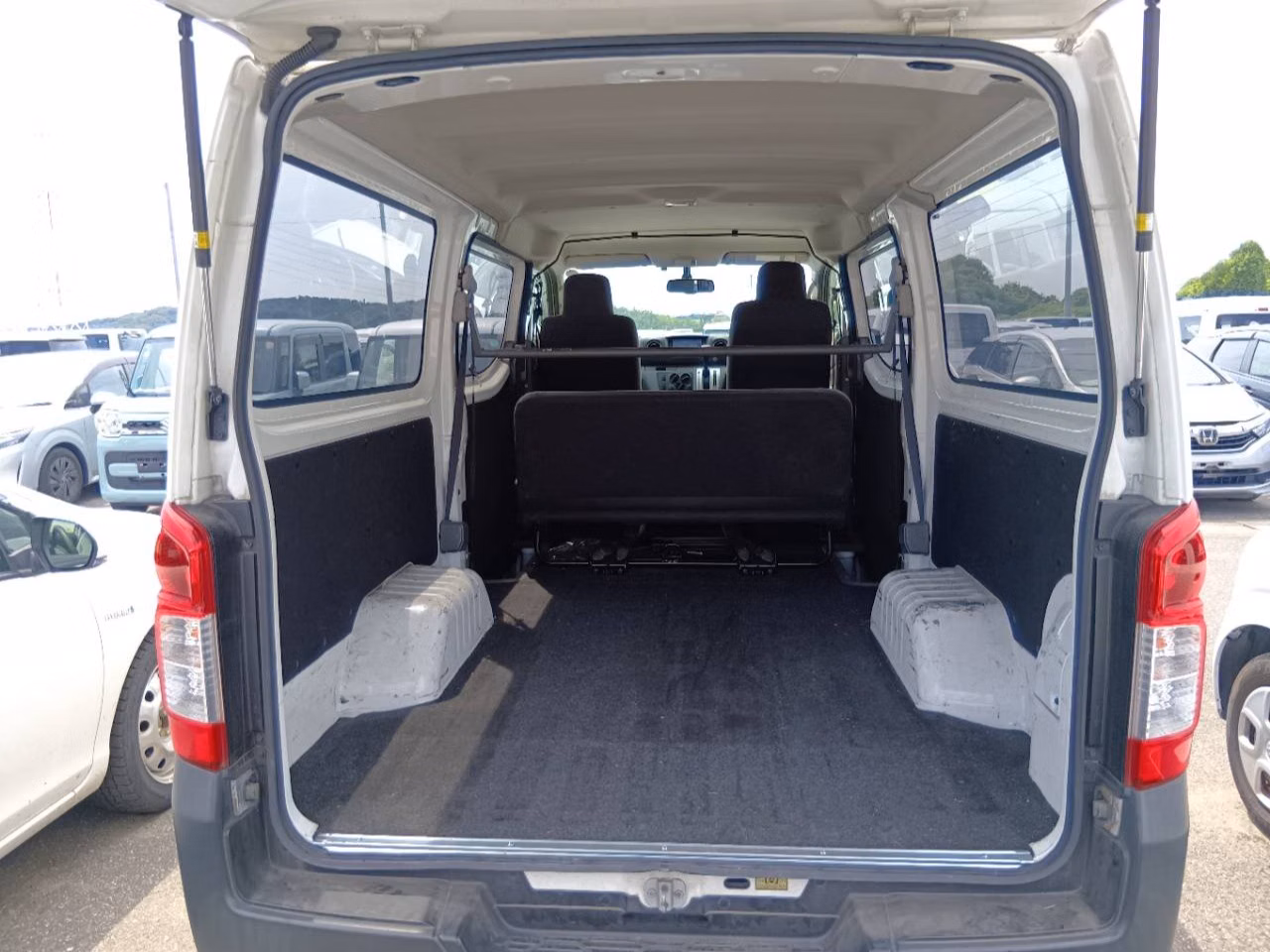 NISSAN NV350 CARAVAN