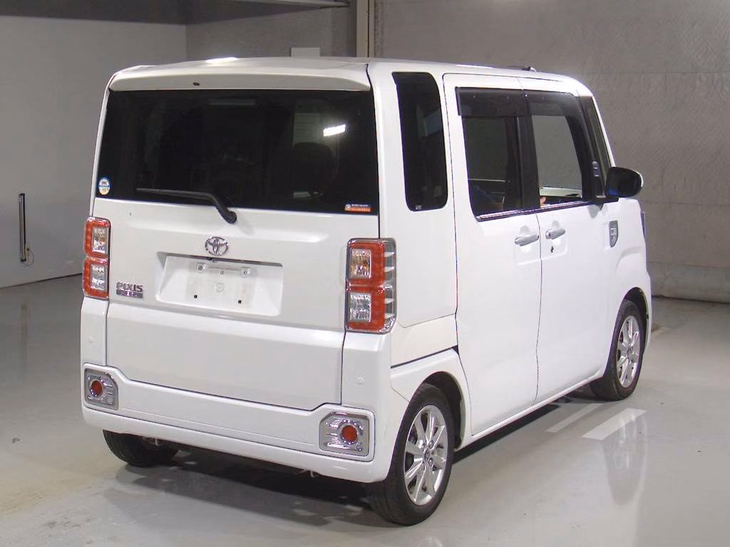TOYOTA PIXIS MEGA