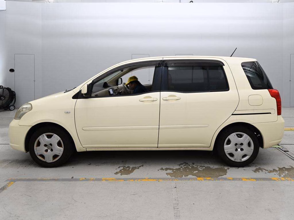 TOYOTA RAUM