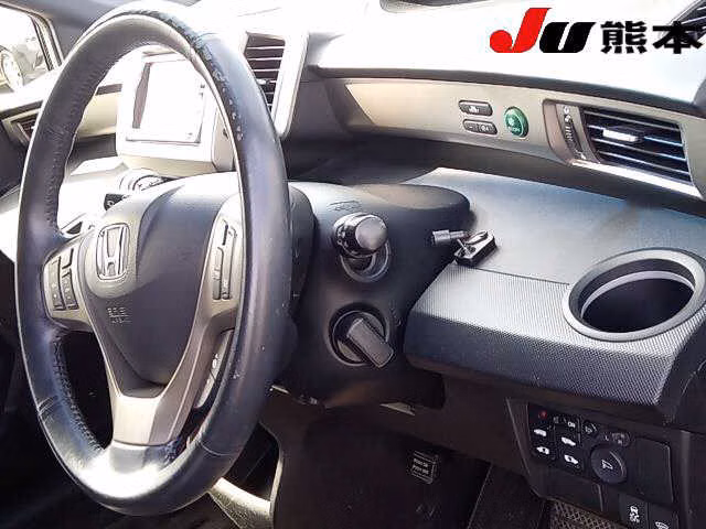 HONDA FREED SPIKE
