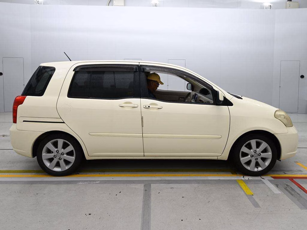 TOYOTA RAUM