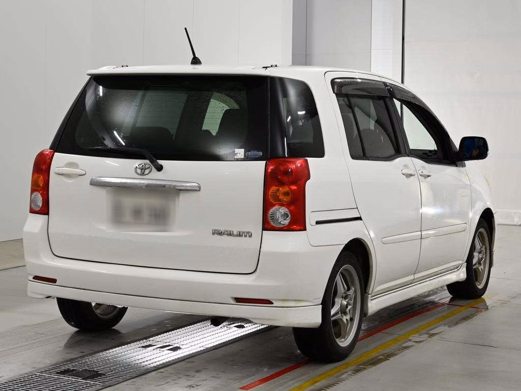 TOYOTA RAUM