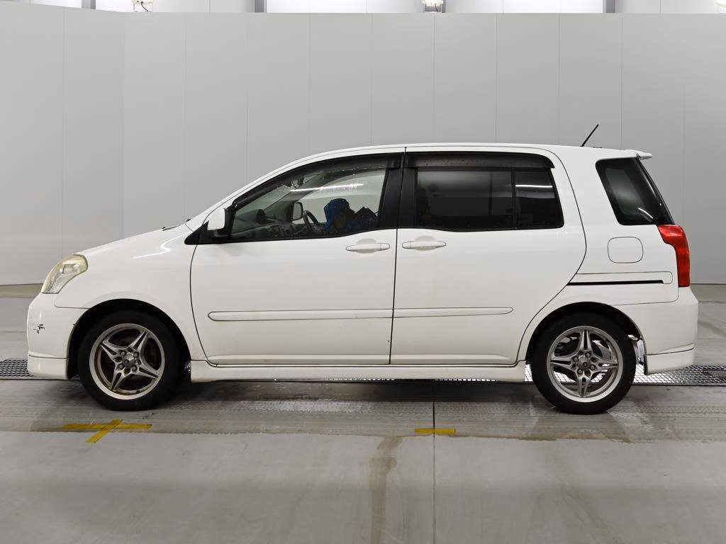 TOYOTA RAUM