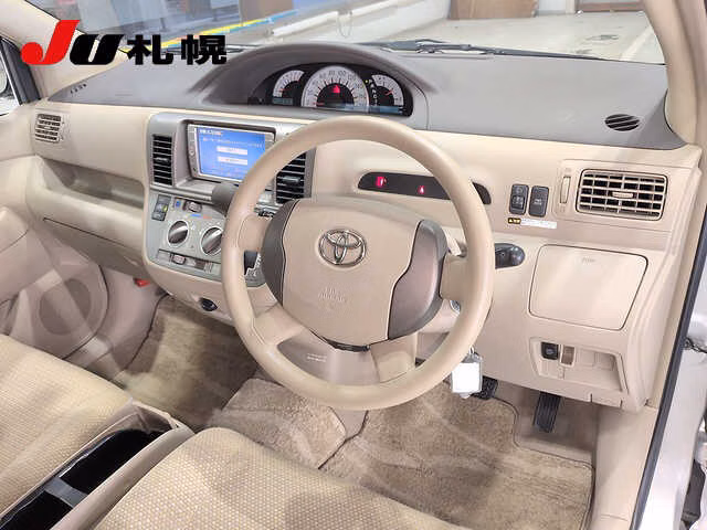 TOYOTA RAUM