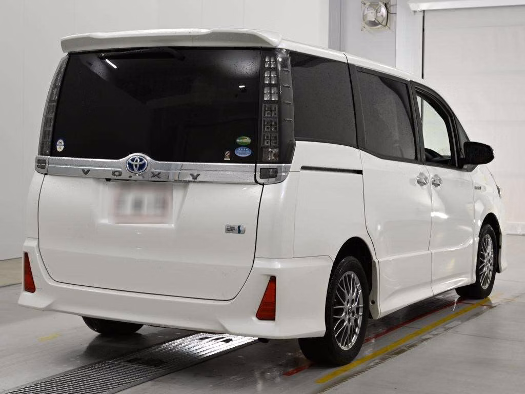 TOYOTA VOXY