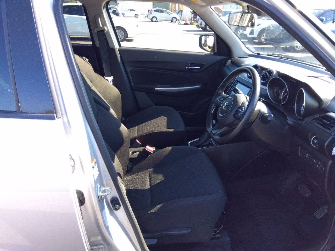 SUZUKI SWIFT