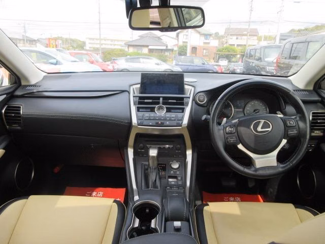 Lexus NX200t
