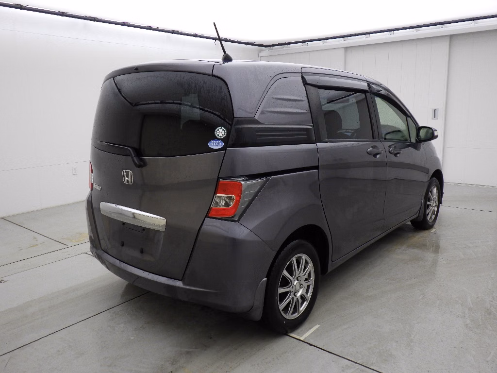 HONDA FREED SPIKE