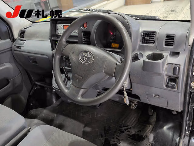 TOYOTA PIXIS VAN