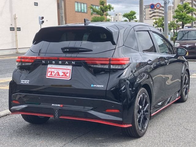 Nissan Aura